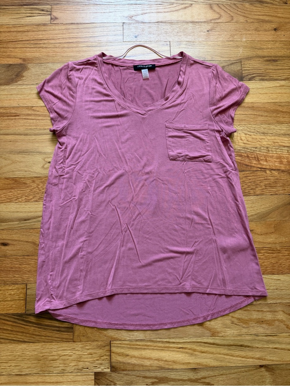 Cable & Gauge Women’s Scoop Neck Pocket Tee in Mauve